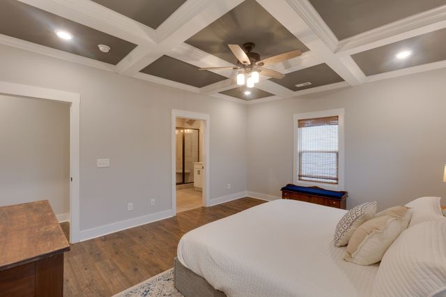 1116 Johnson St, Burns, TN 37029