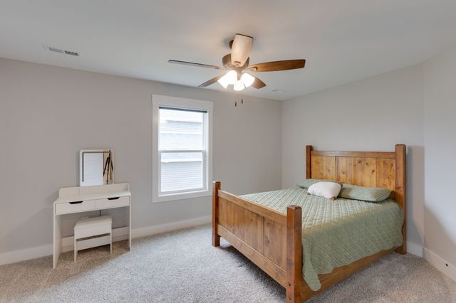 1116 Johnson St, Burns, TN 37029