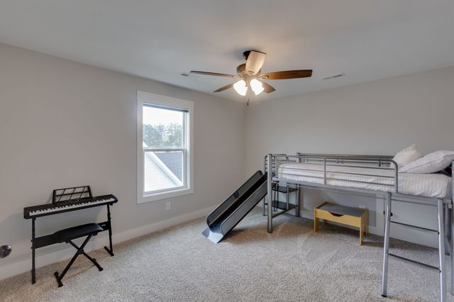 1116 Johnson St, Burns, TN 37029
