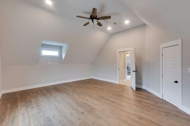 1116 Johnson St, Burns, TN 37029