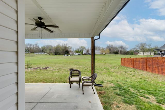 1116 Johnson St, Burns, TN 37029