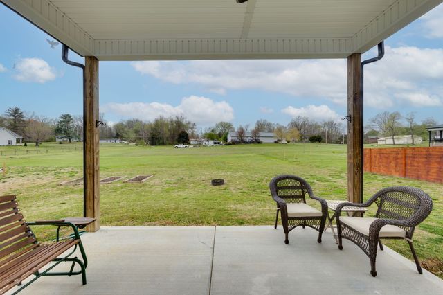 1116 Johnson St, Burns, TN 37029