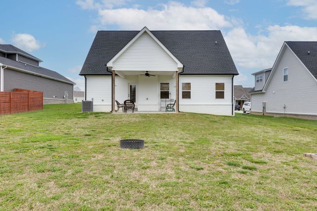 1116 Johnson St, Burns, TN 37029