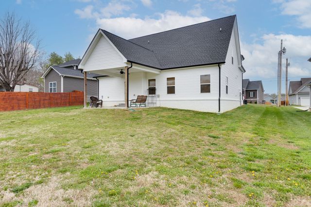 1116 Johnson St, Burns, TN 37029