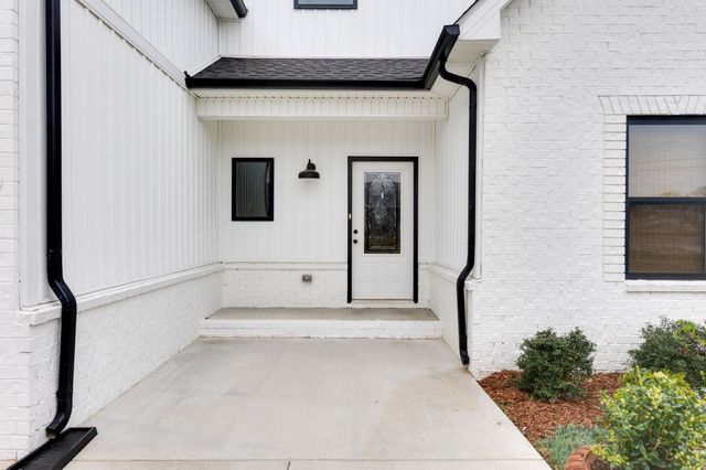 1116 Johnson St, Burns, TN 37029