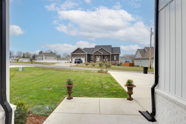 1116 Johnson St, Burns, TN 37029