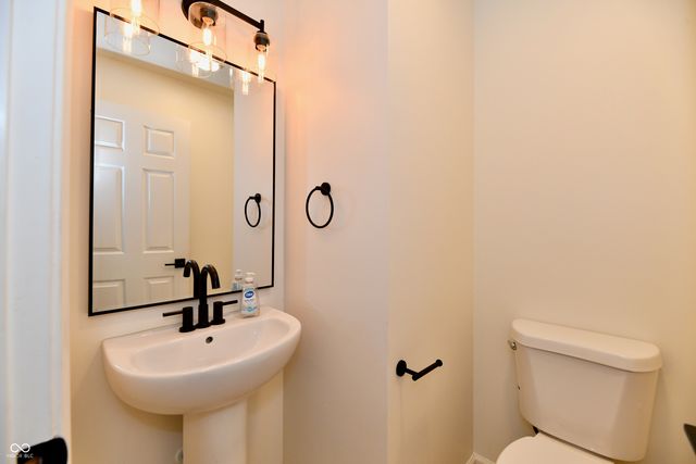 1600 Liberty Way, Hope, IN 47246