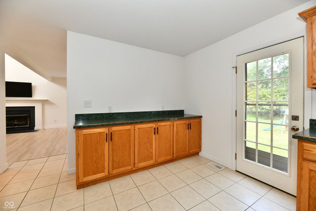 1600 Liberty Way, Hope, IN 47246