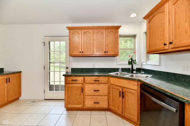 1600 Liberty Way, Hope, IN 47246