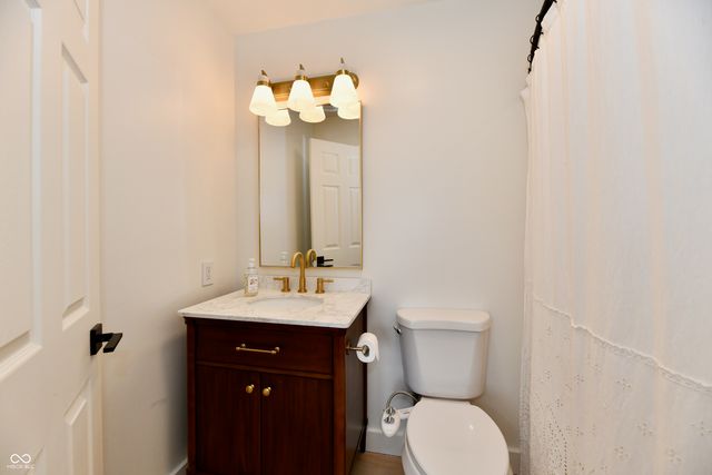 1600 Liberty Way, Hope, IN 47246