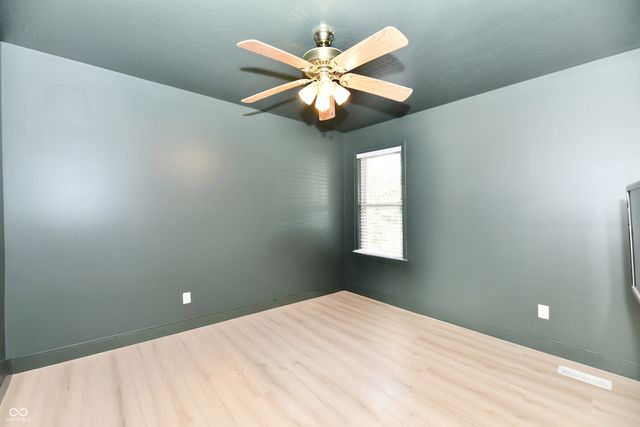 1600 Liberty Way, Hope, IN 47246