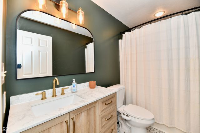 1600 Liberty Way, Hope, IN 47246