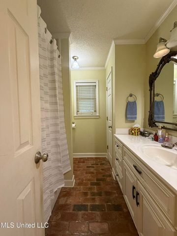 1202 Heidenheim Drive, Pascagoula, MS 39581