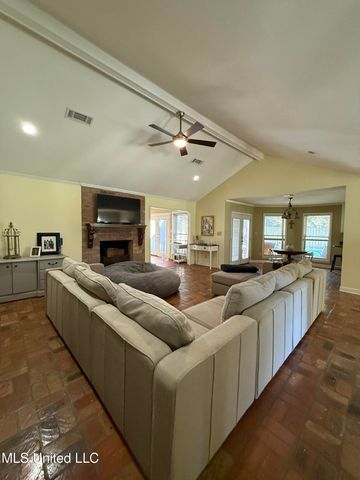 1202 Heidenheim Drive, Pascagoula, MS 39581