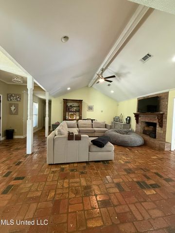 1202 Heidenheim Drive, Pascagoula, MS 39581