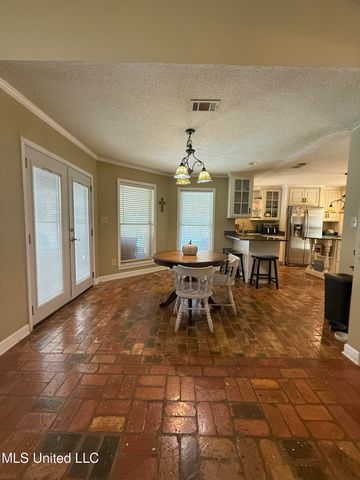 1202 Heidenheim Drive, Pascagoula, MS 39581