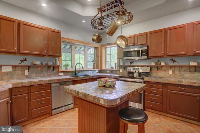 19540 ELK RIDGE DR, Keedysville, MD 21756