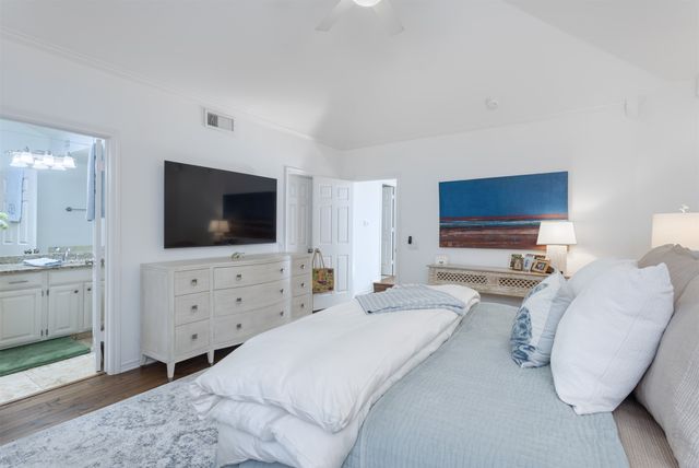 5950 Lindenshire Lane 101, Dallas, TX 75230