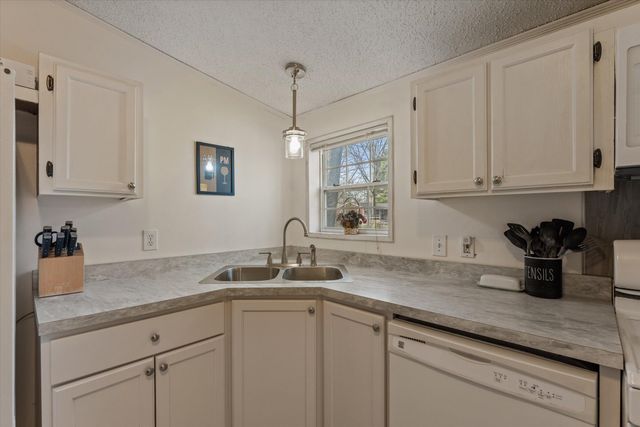 21864 Mccain Lane, Edwardsburg, MI 49112