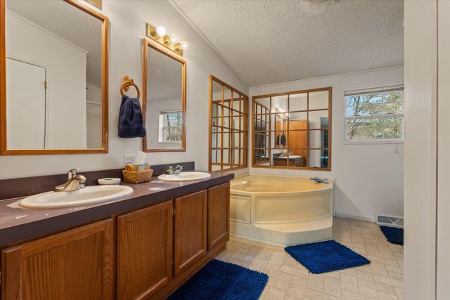 21864 Mccain Lane, Edwardsburg, MI 49112