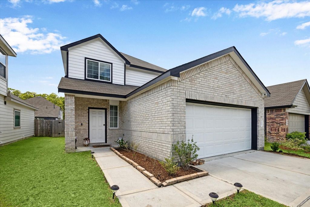 2442 Tavo Trails Drive, Conroe, TX 77301