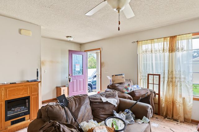 4615 E Merced Street, Des Moines, IA 50317