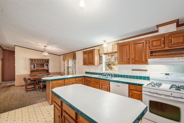 102 Apple Court, Muskegon, MI 49445