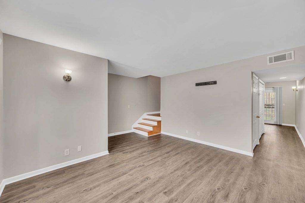 4958 Edmondson Pike Apt H43, Nashville, TN 37211