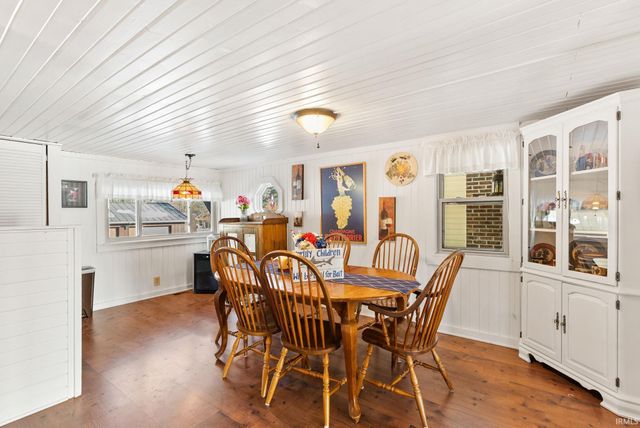 9260 E 430 S, Wolcottville, IN 46795