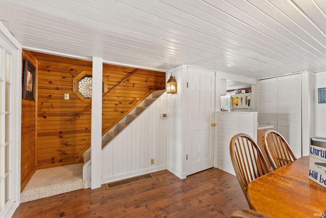 9260 E 430 S, Wolcottville, IN 46795