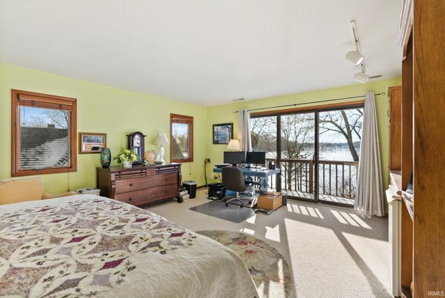 9260 E 430 S, Wolcottville, IN 46795