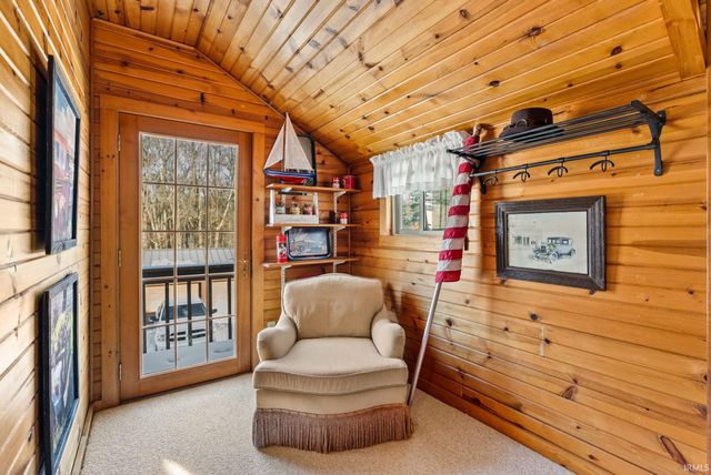 9260 E 430 S, Wolcottville, IN 46795