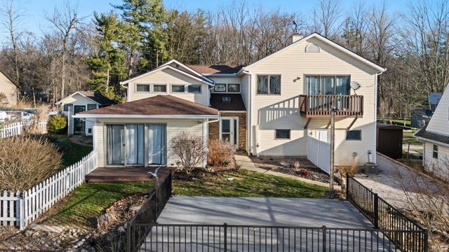 9260 E 430 S, Wolcottville, IN 46795