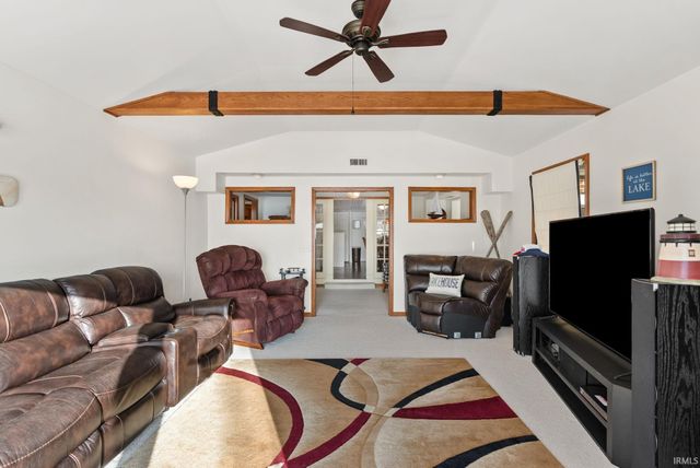9260 E 430 S, Wolcottville, IN 46795