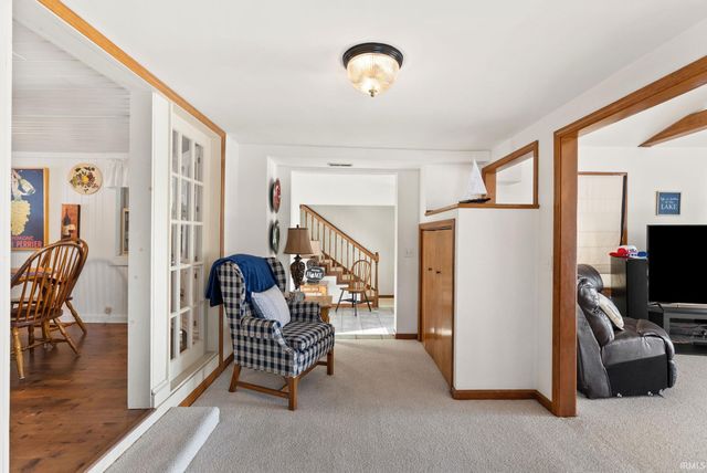 9260 E 430 S, Wolcottville, IN 46795