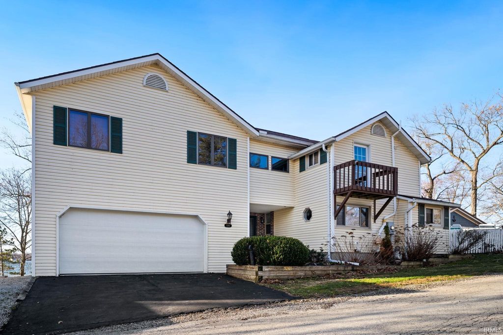 9260 E 430 S, Wolcottville, IN 46795