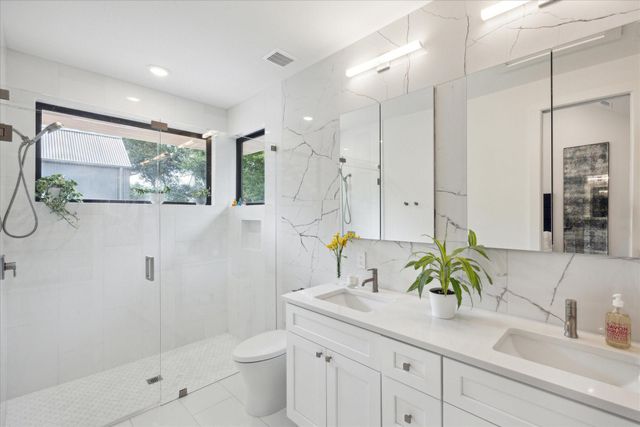 909 W Annie ST 2, Austin, TX 78704