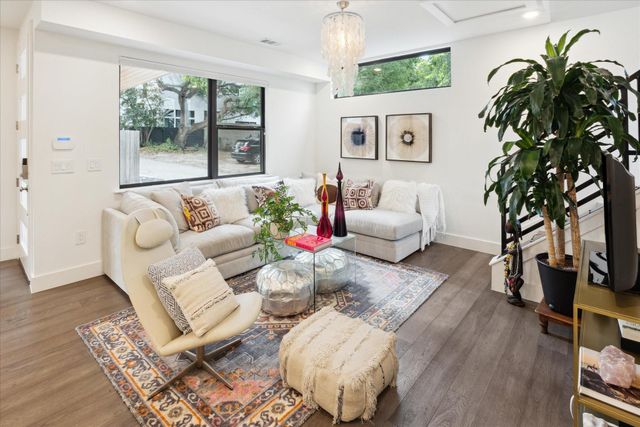909 W Annie ST 2, Austin, TX 78704