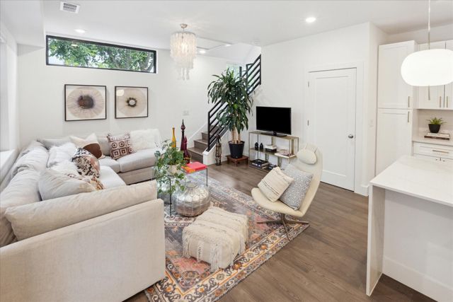909 W Annie ST 2, Austin, TX 78704