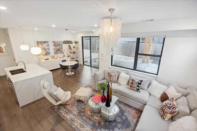 909 W Annie ST 2, Austin, TX 78704