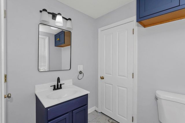 19 Church St, Agawam, MA 01001