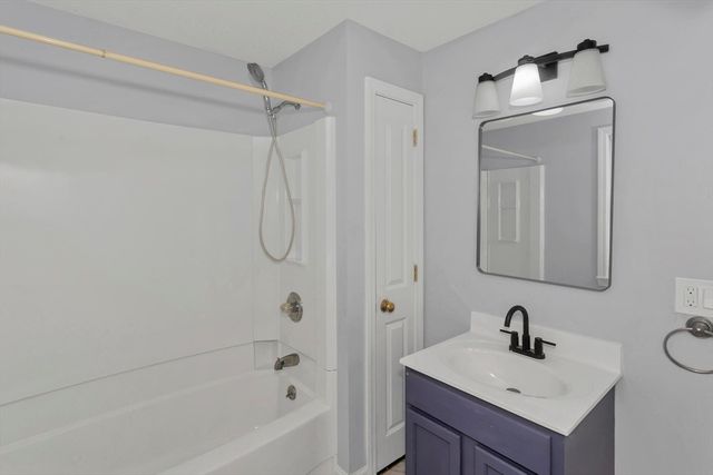 19 Church St, Agawam, MA 01001