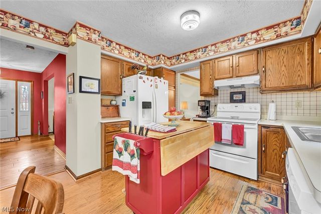 15888 Inglewood Drive, Strongsville, OH 44136