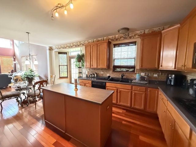 2023 Crosswind Drive, Plainfield, IL 60586