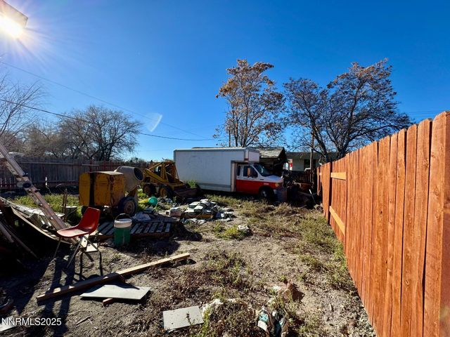 615 Grinnel Ave, Lovelock, NV 89419