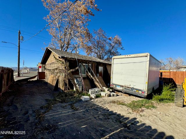 615 Grinnel Ave, Lovelock, NV 89419