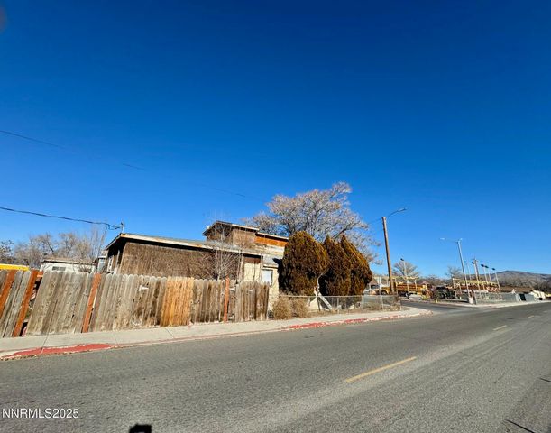 615 Grinnel Ave, Lovelock, NV 89419