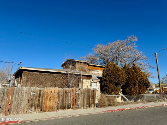 615 Grinnel Ave, Lovelock, NV 89419