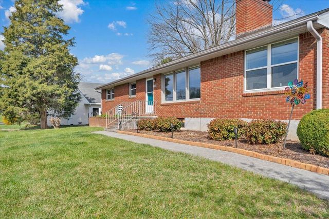 1311 Penley BLVD, Salem, VA 24153