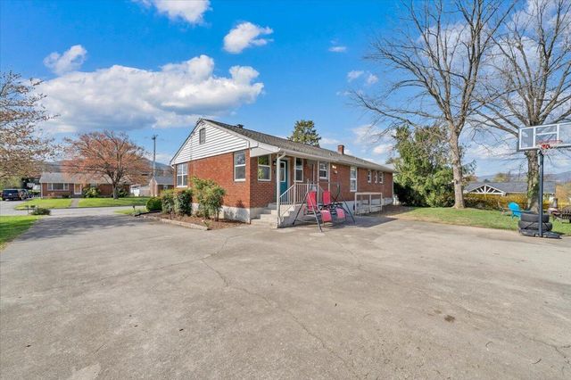 1311 Penley BLVD, Salem, VA 24153